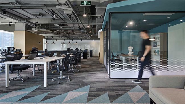 现代风格400平米公司办公室办公区装修图片